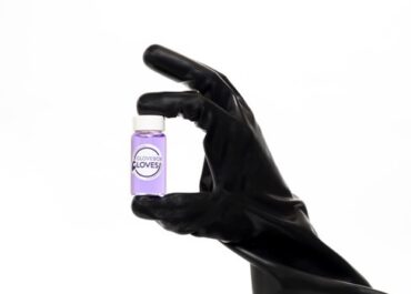 Black Butadyl Gauntlet Gloves. Manufactured from Carboxylated Acrylonitrile Butadiene. Good Chemical Resistance, Antistatic...